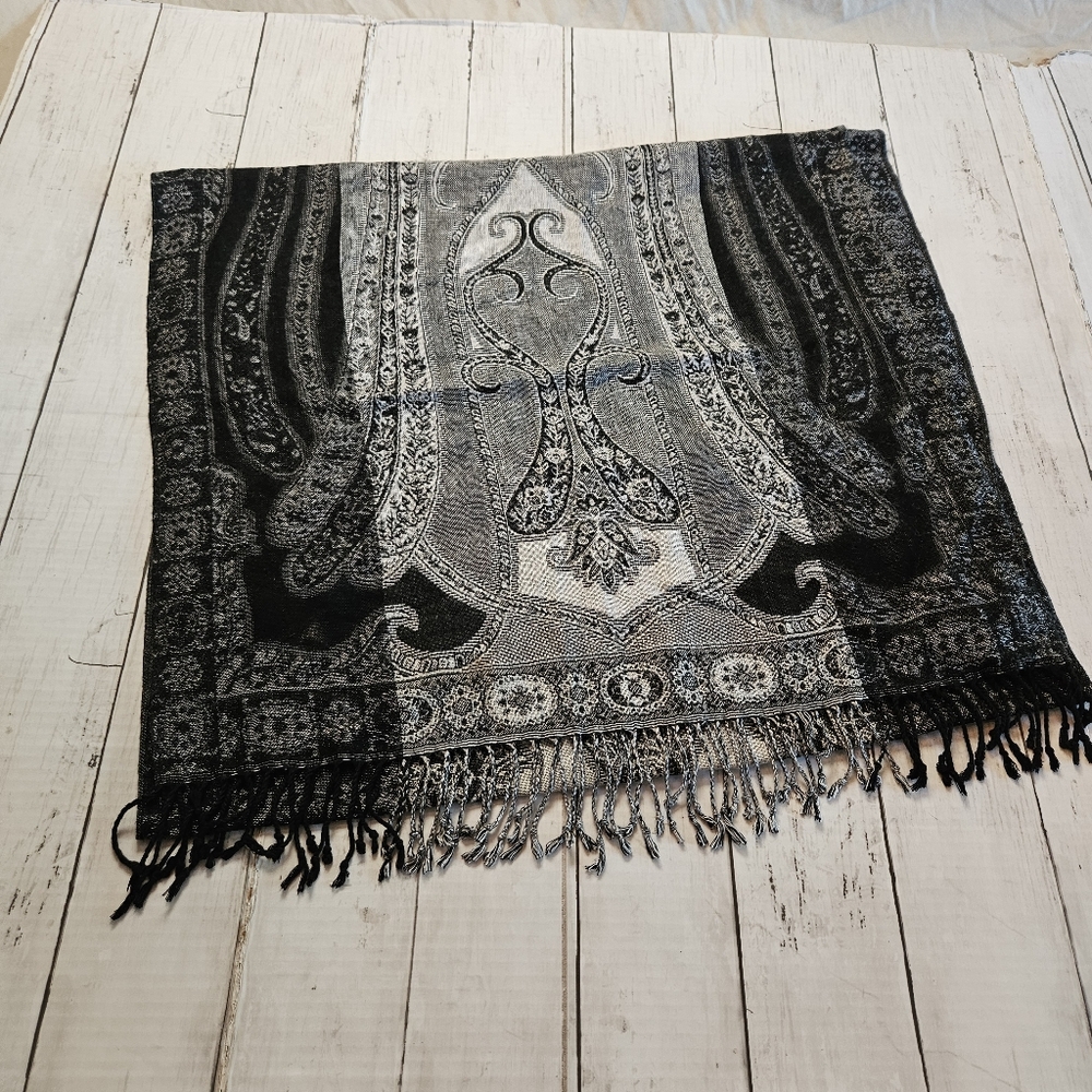 Charming‎ Charlie Black And White Scarf Wrap